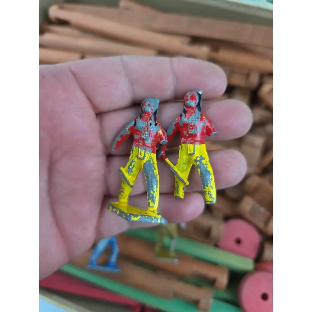 1940’s Vintage Original Lincoln Logs Set w/ Box incomplete some metal figures